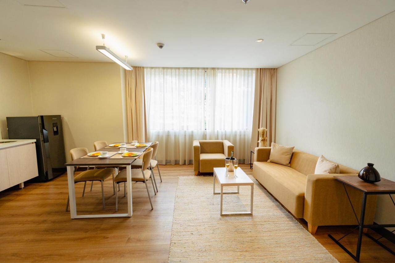 Shg Liv Zona G Hotel Bogotá Extérieur photo